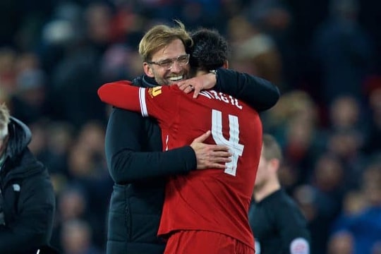 Van Dijk ra mắt ấn tượng, Liverpool chớ vội mừng!
