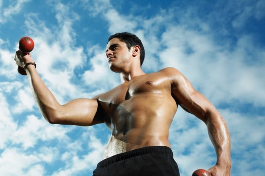 3 động tác an toàn cho nam giới tập cơ vai vạm vỡ