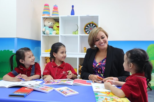 Iran cấm dạy tiếng Anh ở tiểu học đề phòng “xâm lăng văn hóa“