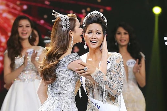 H’Hen Niê chiến thắng Hoa hậu Hoàn vũ Việt Nam 2017, cư dân mạng quốc tế nói gì?