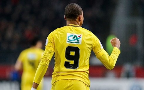 Cavani bị Mbappe cướp số áo, sắp phải rời PSG