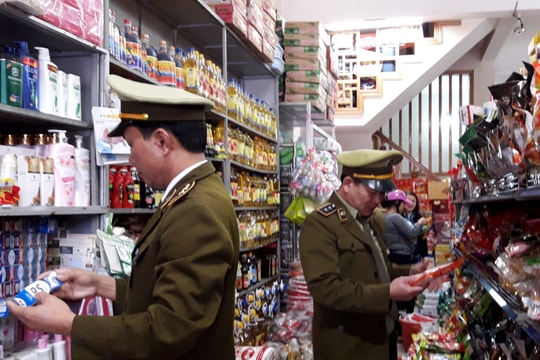 Quỳ Hợp: Kiểm tra xử phạt 369 vụ buôn lậu, gian lận thương mại và hàng giả