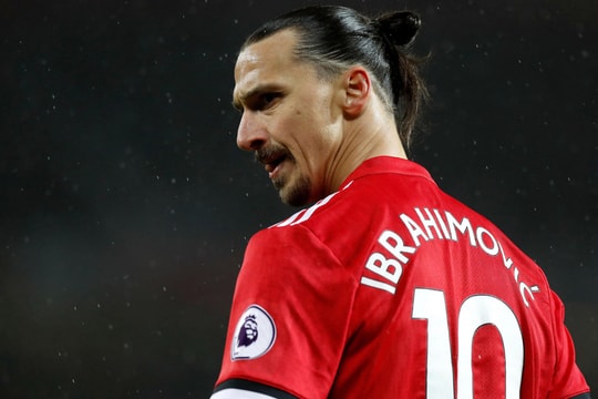 Ibrahimovic đột ngột bỏ MU, Ronaldo bị tẩy chay