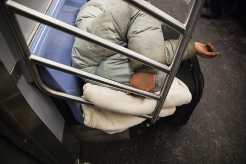 Người vô gia cư New York chui xuống lòng đất trốn giá rét