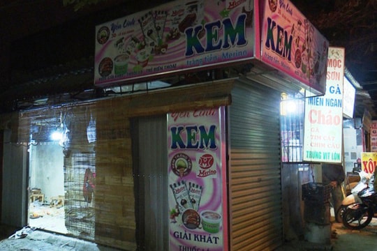 Người đàn ông tẩm xăng lên người, ôm bạn gái tự thiêu