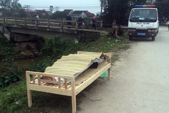 Một phụ nữ tử vong khi va chạm với xế hộp