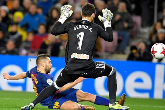 Messi lập cú đúp, Barca vào tứ kết Cup Nhà vua bằng trận đại thắng