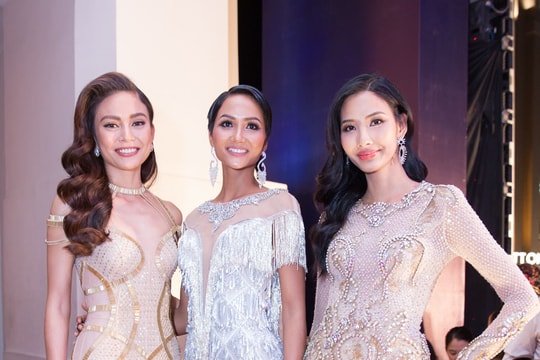 Hoa hậu H'Hen Niê cùng Hoàng Thùy, Mâu Thủy dự lễ trao giải điện ảnh
