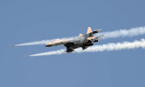 50 máy bay Nga diễn tập bắn đạn thật gần biên giới Triều Tiên