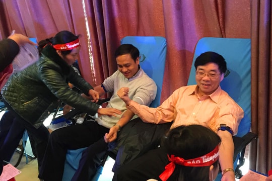 Gần 2000 người ở Nghệ An tham gia Lễ hội chủ nhật đỏ - hiến máu cứu người