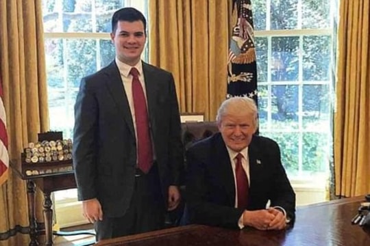 Trợ lý 24 tuổi trong chính quyền Trump