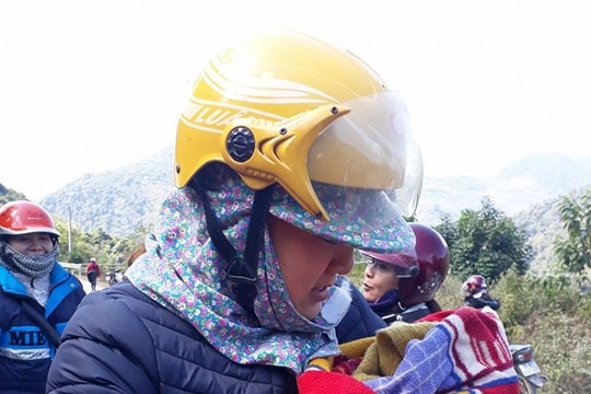 9 cô giáo Nghệ An đỡ đẻ cho sản phụ bên đường 