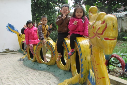 Lạ mắt đồ chơi làm bằng đồ phế thải của các cô giáo miền núi