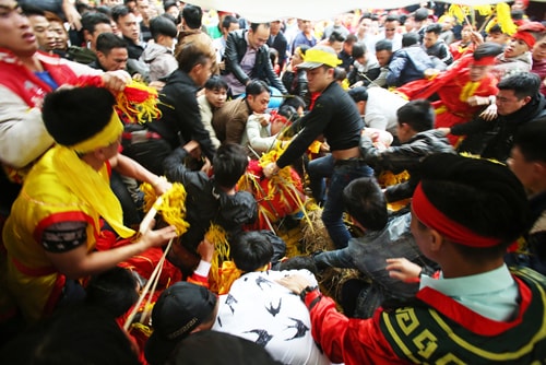 Hội Gióng và hội Chùa Hương sẽ bỏ lễ cướp lộc, phát lộc