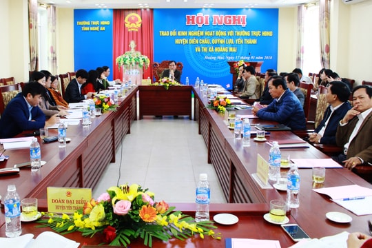 HĐND tỉnh trao đổi kinh nghiệm hoạt động với HĐND các huyện, thị xã 