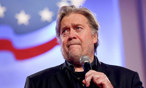 Cựu chiến lược gia trưởng của Trump nhận trát hầu tòa