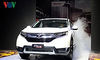 Mua Honda CR-V trước Tết, khách bị ép mua thêm gói phụ kiện 60 triệu?