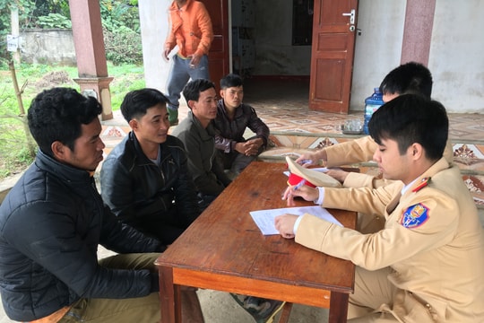 Bắt 6 tàu hút cát sạn trái phép trên sông Lam