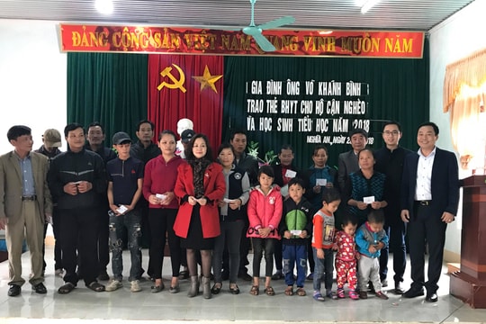 Một gia đình tặng 120 thẻ bảo hiểm y tế cho đối tượng đặc biệt khó khăn