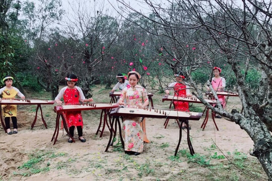 Lớp học đàn tranh thắp lửa tình yêu nhạc cụ dân tộc