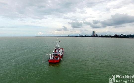 Đề nghị thay nhà thầu vì gần nửa năm vẫn không trục vớt được tàu chìm ở Nghệ An