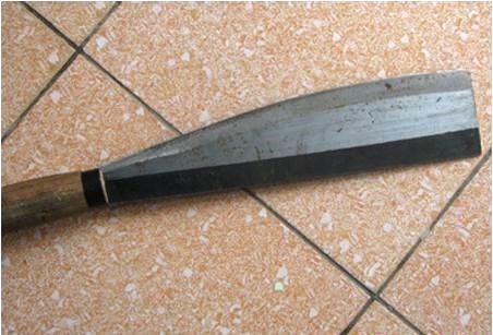 Người thợ sơn bị chém gục tại chỗ khi uống nước trong nhà hàng xóm