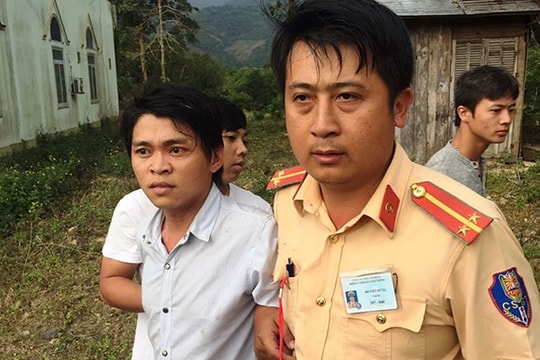 Đối tượng bị CSGT bắt giữ đang mang lệnh truy nã