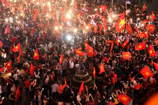 Thủ tướng điện thoại chúc mừng U23 Việt Nam