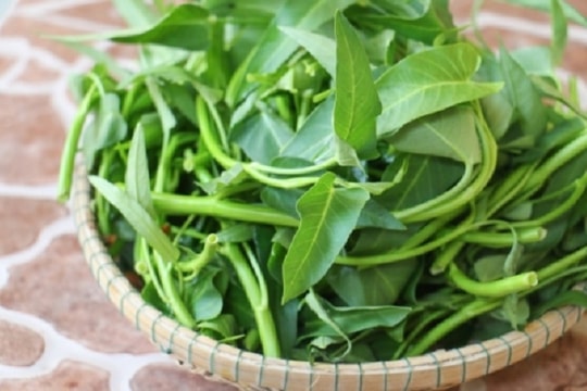 Ai không nên ăn rau muống?