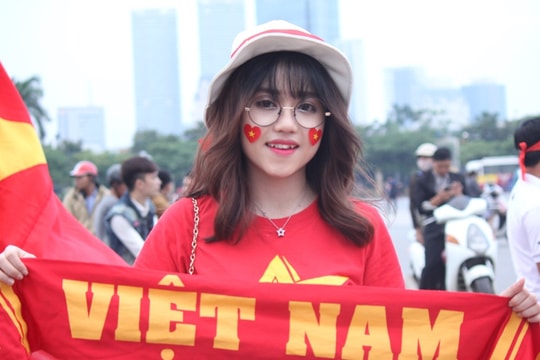 Hotgirl CĐV Việt Nam tung Clip tiếp lửa cho U23 Việt Nam