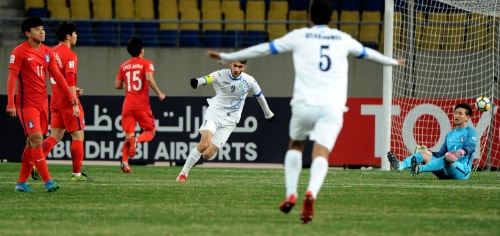 Uzbekistan vùi dập Hàn Quốc, gặp Việt Nam ở chung kết