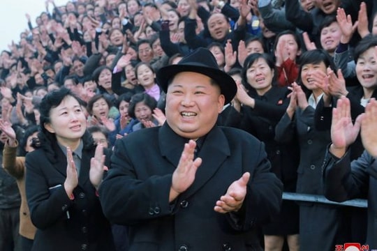 Ông Kim Jong-un muốn thoát khỏi cái bóng của cha