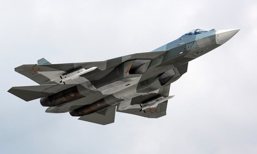 Tiêm kích tàng hình Su-57 Nga cất cánh cùng vũ khí tối tân