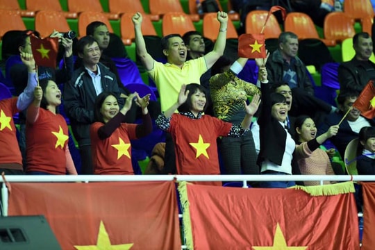 Người Việt ở Uzbekistan: Dừng mọi hoạt động, dành trọn con tim cho U23