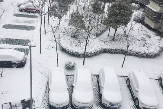 Tuyết rơi trắng xóa thành phố diễn ra chung kết U23 Việt Nam - Uzbekistan