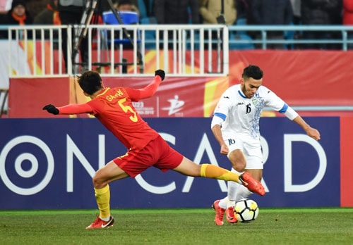 Chuyện lạ: U23 Uzbekistan có 1 cầu thủ vừa là tiền vệ vừa là thủ môn