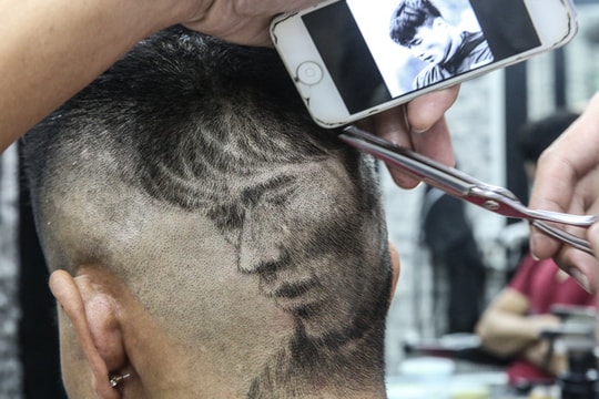 Độc đáo hình ảnh Tiến Dũng, Quang Hải trên mái tóc của người hâm mộ 