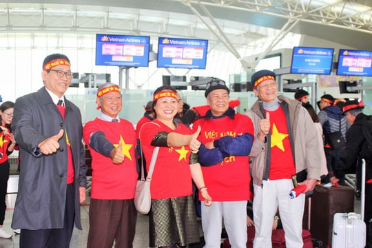 Hàng nghìn người Việt chính thức lên đường sang Trung Quốc cổ vũ đội tuyển U23