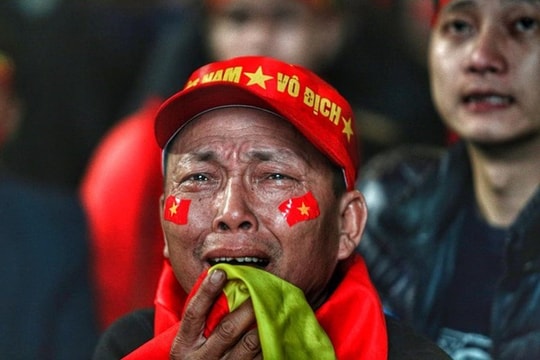 Giọt nước mắt tiếc nuối của người hâm mộ  Việt Nam