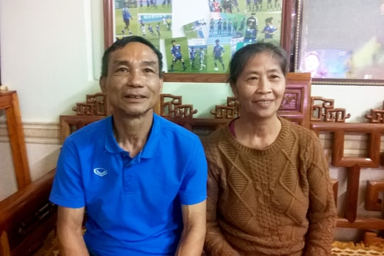 Bố mẹ Công Phượng xúc động nghẹn ngào khi nghe tiếng con trước giờ chung kết