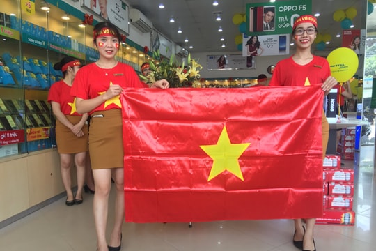 Áo đỏ sao vàng đội giá ở quê nhà cầu thủ Công Phượng