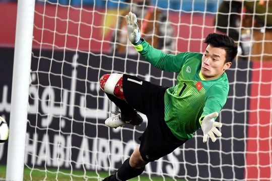 Thống kê: Thủ môn Bùi Tiến Dũng xuất sắc nhất với tỷ lệ cứu thua 77.8%