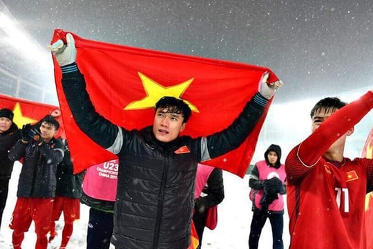 Dàn sao Việt nói “lời gan ruột” khi thủ môn Tiến Dũng xin lỗi người hâm mộ