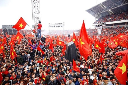 Cảm hứng bóng đá phải giúp làm đất nước tốt đẹp lên