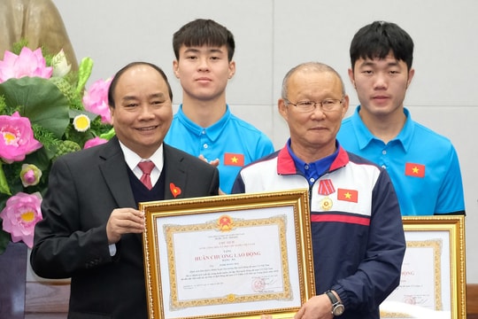 Thủ tướng Chính phủ chờ 5 tiếng để gặp mặt, chúc mừng U23 Việt Nam