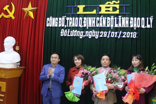 UBND huyện Đô Lương trao 4 quyết định bổ nhiệm cán bộ  ​