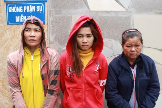 Ba nữ quái dùng lưỡi cưa bọc băng dính trộm tiền công đức