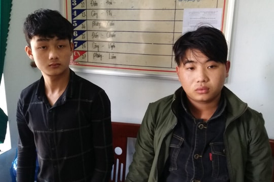  Bị nhắc nhở, 2 đối tượng dùng dao đâm đứt gân tay bảo vệ trường