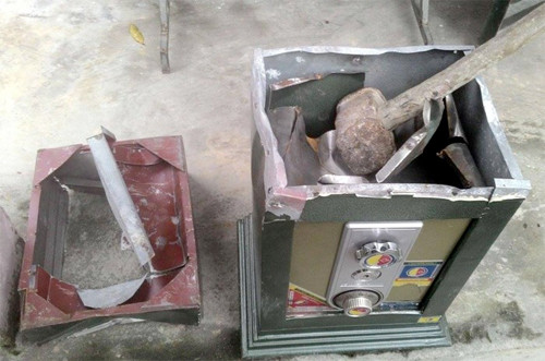 Hà Tĩnh: Con trai phá cửa, khoan két sắt để trộm tiền bố mẹ