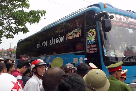 Xử lý 242 kg vỏ đạn, 240 gói shisha và nhiều hàng lậu trên xe khách